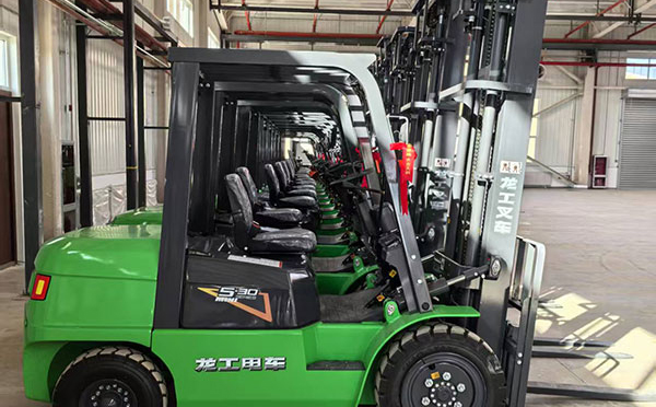 临夏叉车操作安全规范：避免事故的10个实用建议